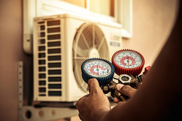 Professional Hvac technician working in Northfield, OH